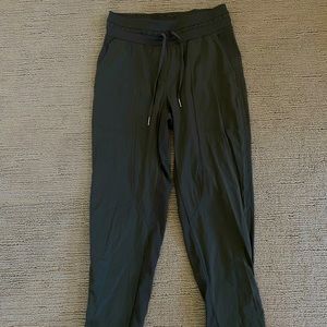 Lululemon dance studio pants crop size 4
